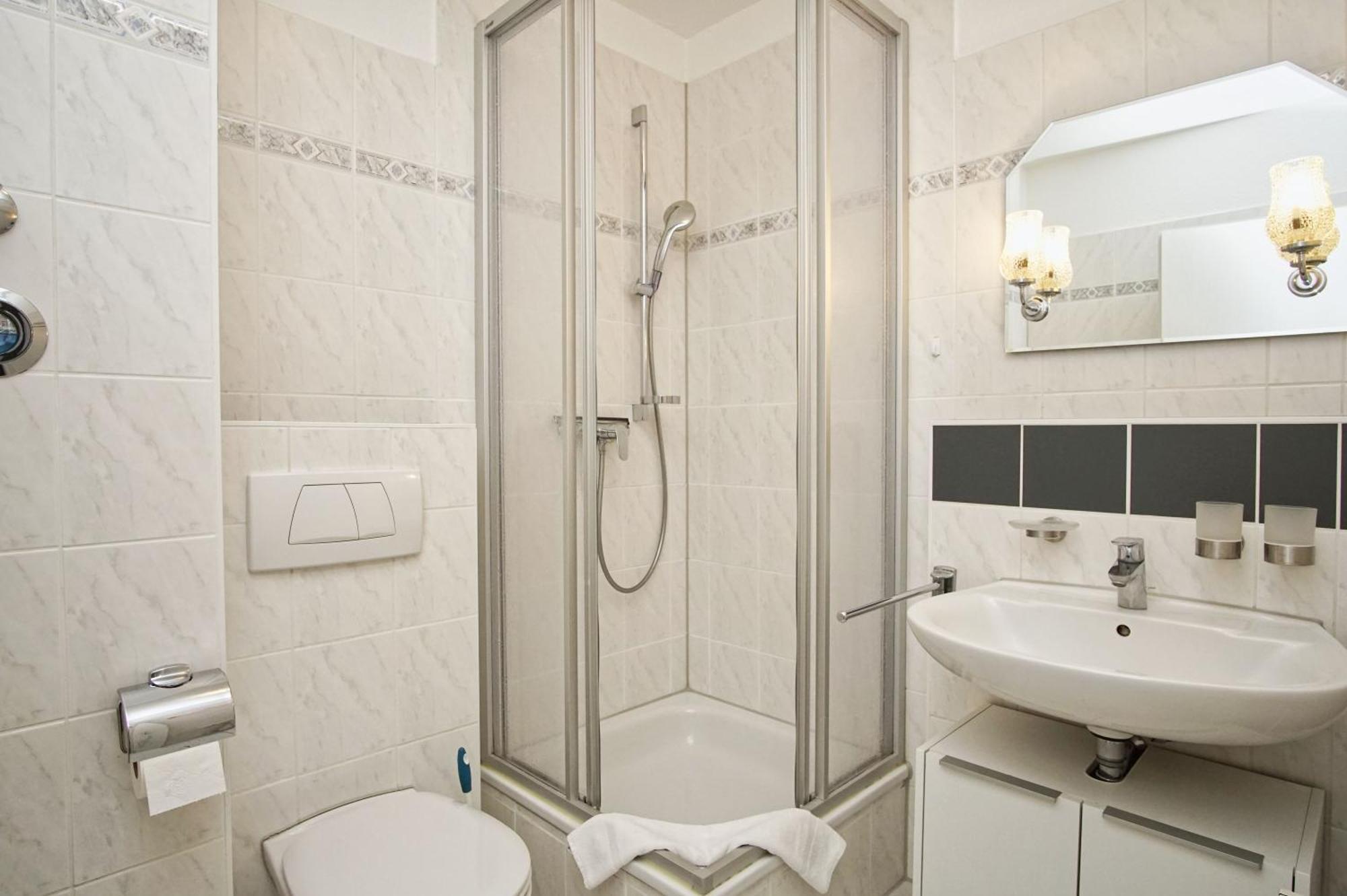 Zentrale Fewo Mit Balkon, Gratis Nutzung Vom Ahoi Erlebnisbad Und Sauna In Sellin - Villa Buskam Fewo 27 Goehren  Ngoại thất bức ảnh