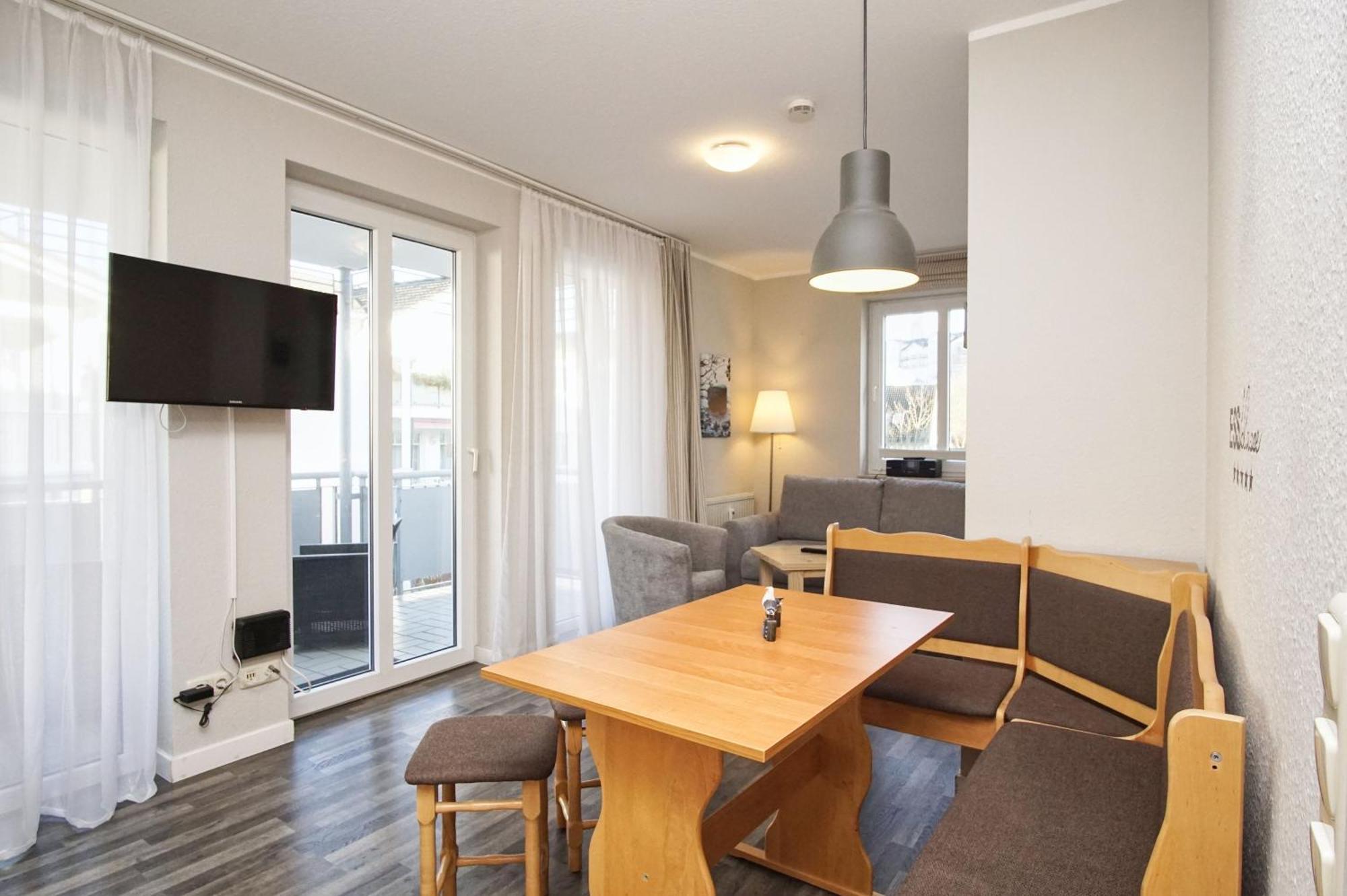 Zentrale Fewo Mit Balkon, Gratis Nutzung Vom Ahoi Erlebnisbad Und Sauna In Sellin - Villa Buskam Fewo 27 Goehren  Ngoại thất bức ảnh